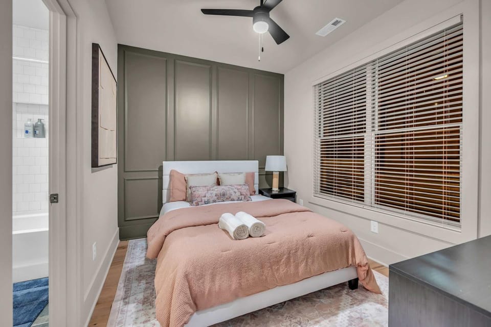 New Music City Loft-Style Stay with Rooftop Views House in Nashville