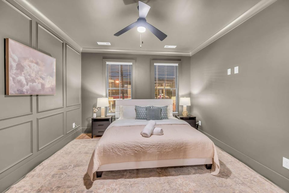 New Music City Loft-Style Stay with Rooftop Views House in Nashville
