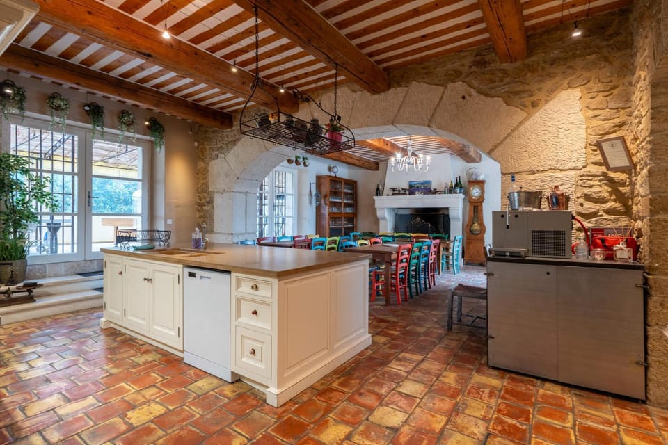 Property building, Kitchen or kitchenette, Living room