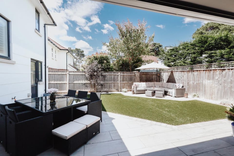 Patio, Garden, Seating area, Dining area, Garden view