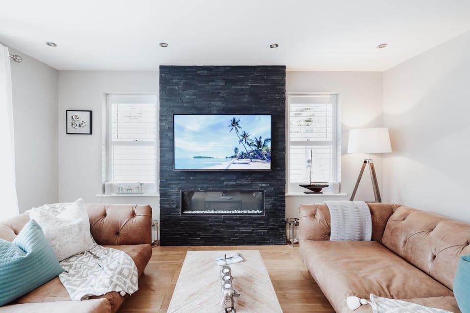 TV and multimedia, Living room, Seating area, fireplace