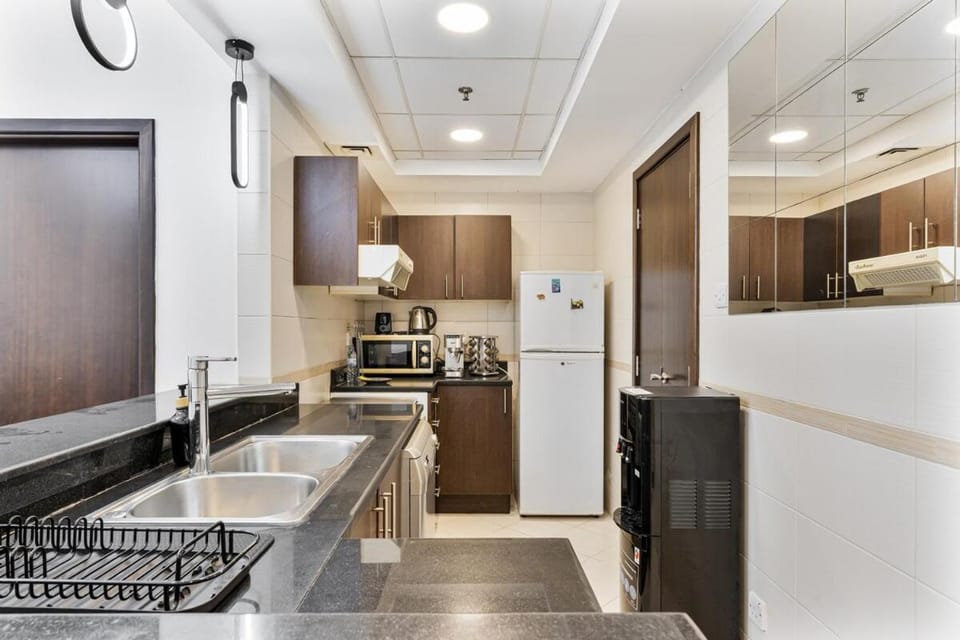 Chic 4-Sleeper near JBR Beach & Dubai Marina Mall Apartment in Dubai