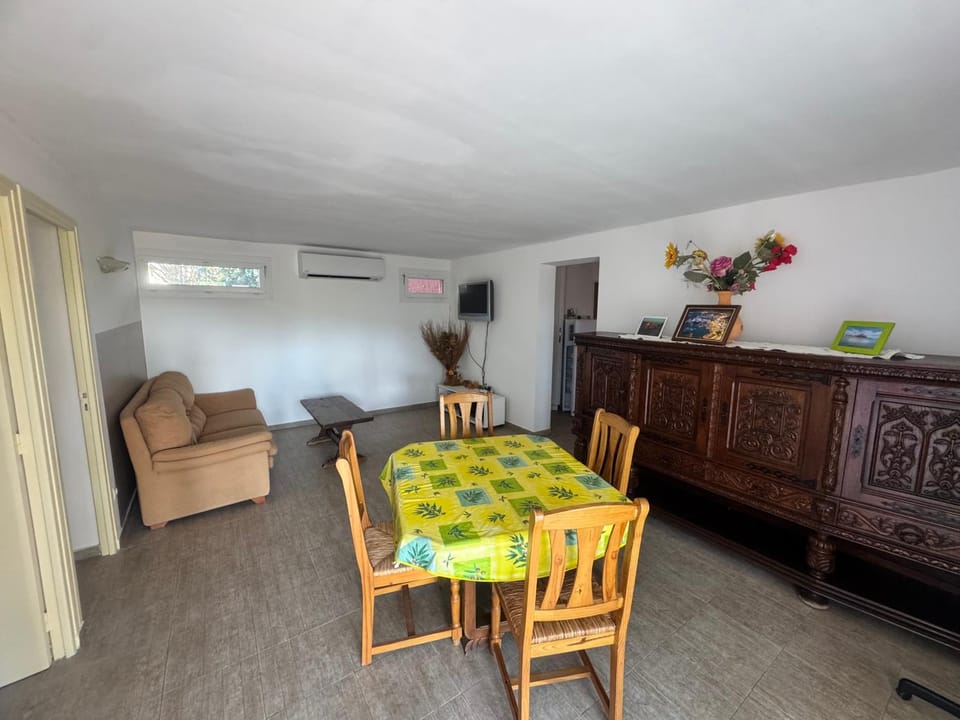 Living room, air conditioner
