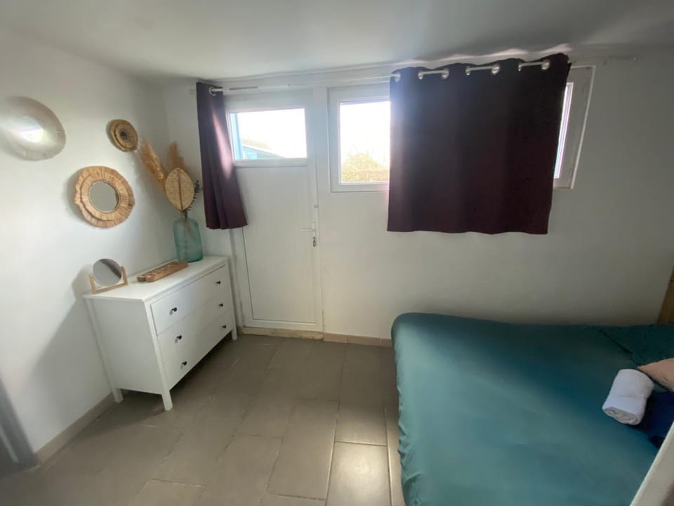 Property building, Living room, Bedroom