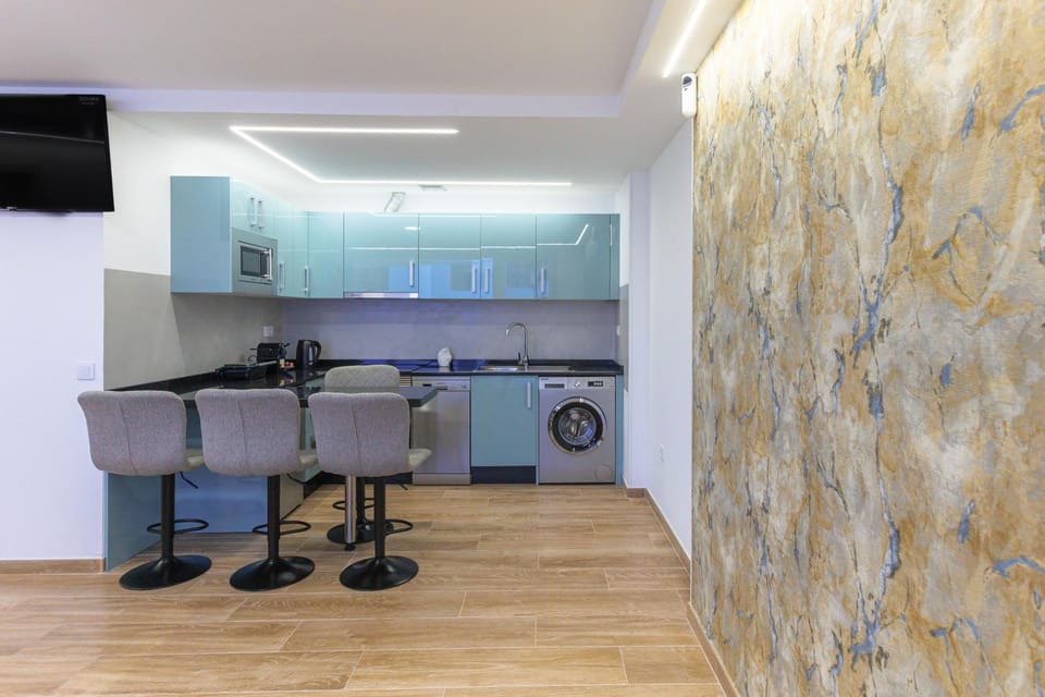 Kitchen or kitchenette, Dining area, dishwasher, oven, stove, washing machine