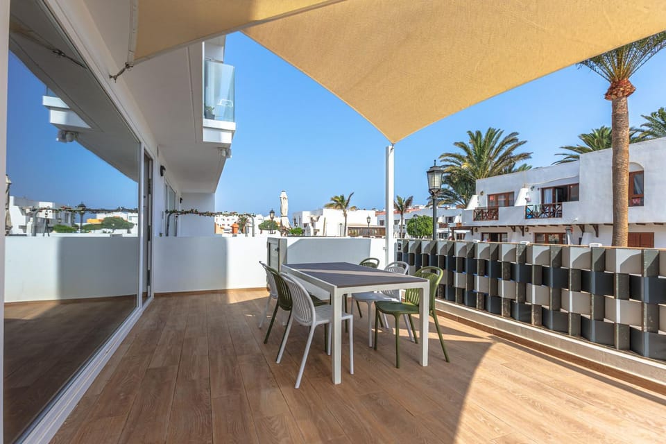 Property building, View (from property/room), Balcony/Terrace
