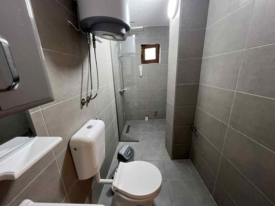 Shower, Toilet, Bathroom, bidet, towels