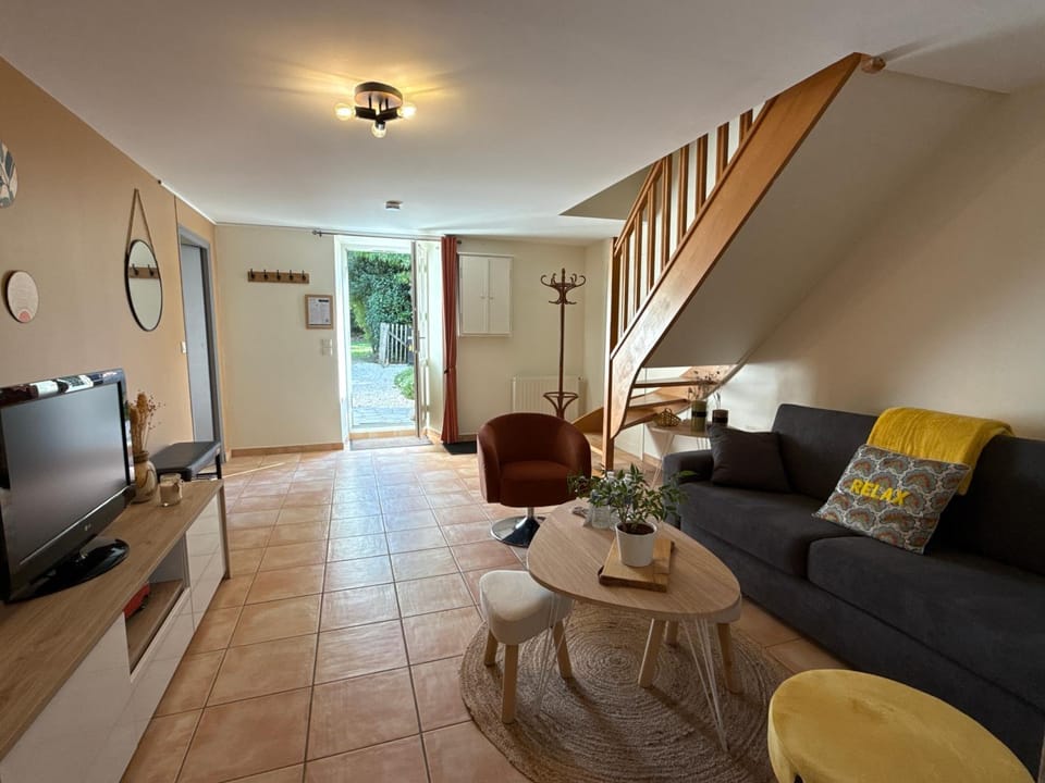 Communal lounge/ TV room, Living room, Seating area