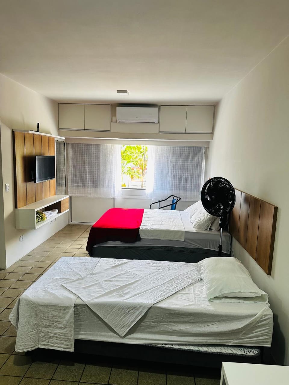 Bed, TV and multimedia, Photo of the whole room, Bedroom, air conditioner