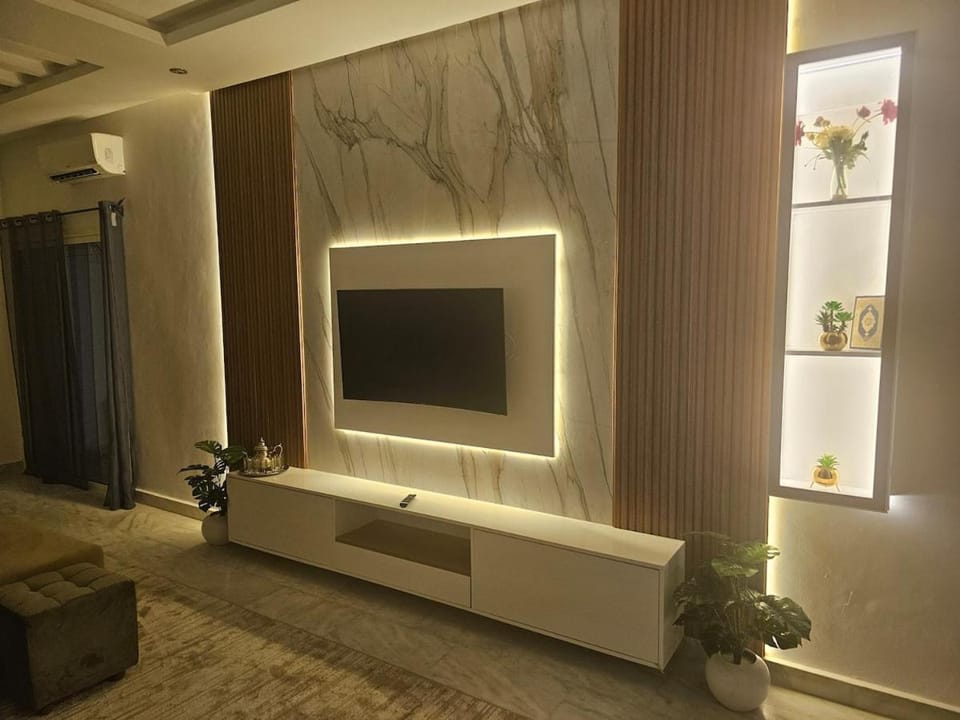 Communal lounge/ TV room, TV and multimedia, Evening entertainment