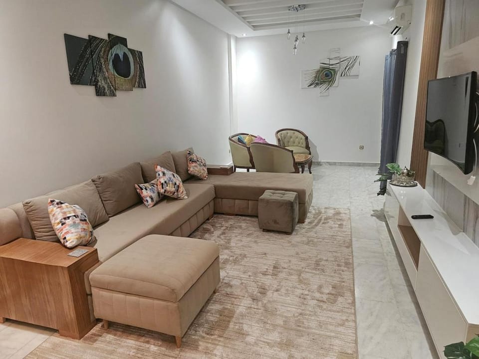Communal lounge/ TV room, TV and multimedia, Living room, Seating area, Evening entertainment