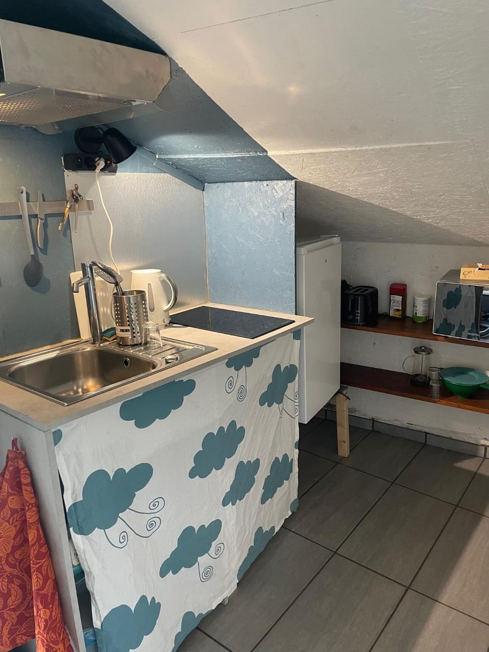 Chambre calme au dessus d'un atelier, kitchenette, douche et toilettes dédiées Apartment in Finistere