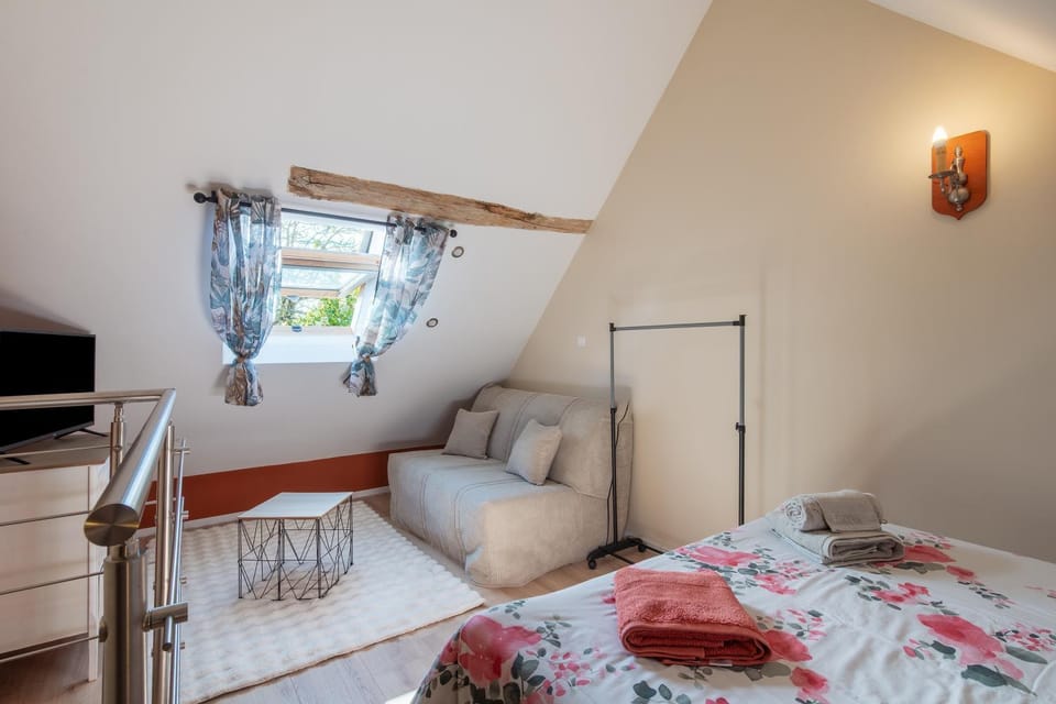 Bed, Living room