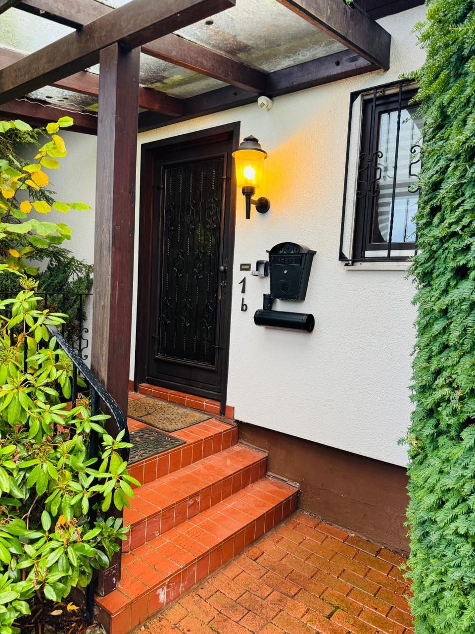 Facade/entrance