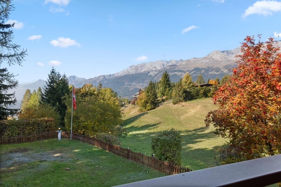 Nearby landmark, Spring, Day, Natural landscape, Mountain view