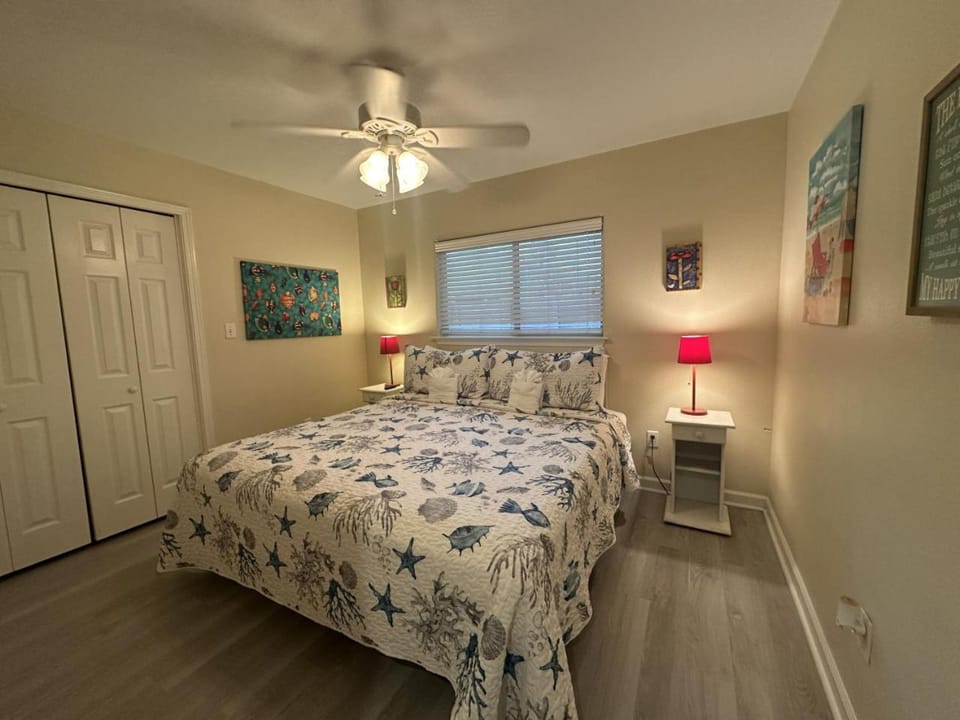 Yellow Sunshine House in Port Aransas