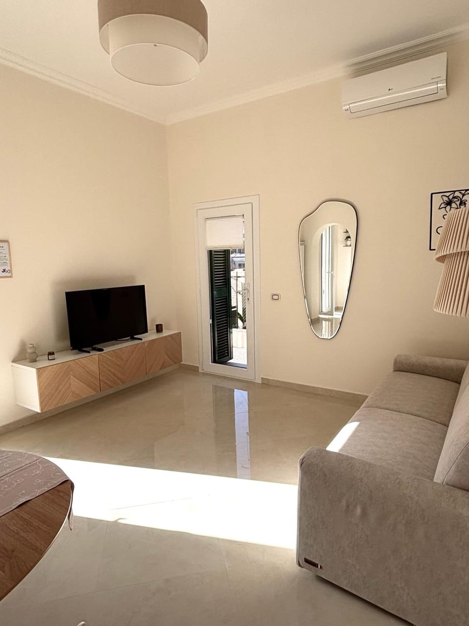 Communal lounge/ TV room, Spring, Summer, Living room, Photo of the whole room, Seating area, Autumn, air conditioner
