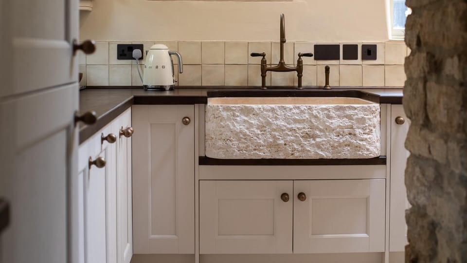 Coffee/tea facilities, Kitchen or kitchenette, microwave, oven, stove, toaster, washing machine, dryer