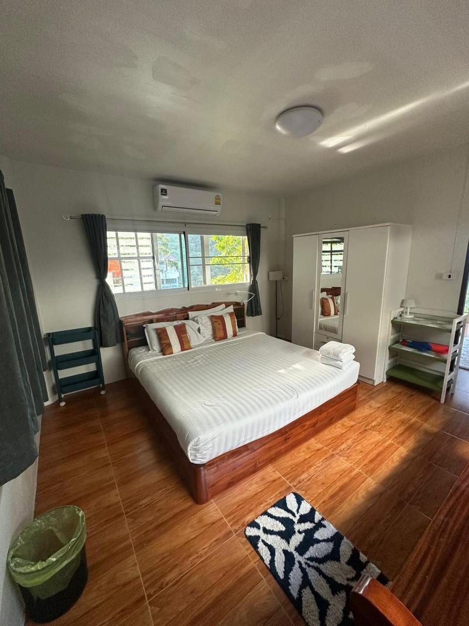 Bedroom, wardrobe, air conditioner