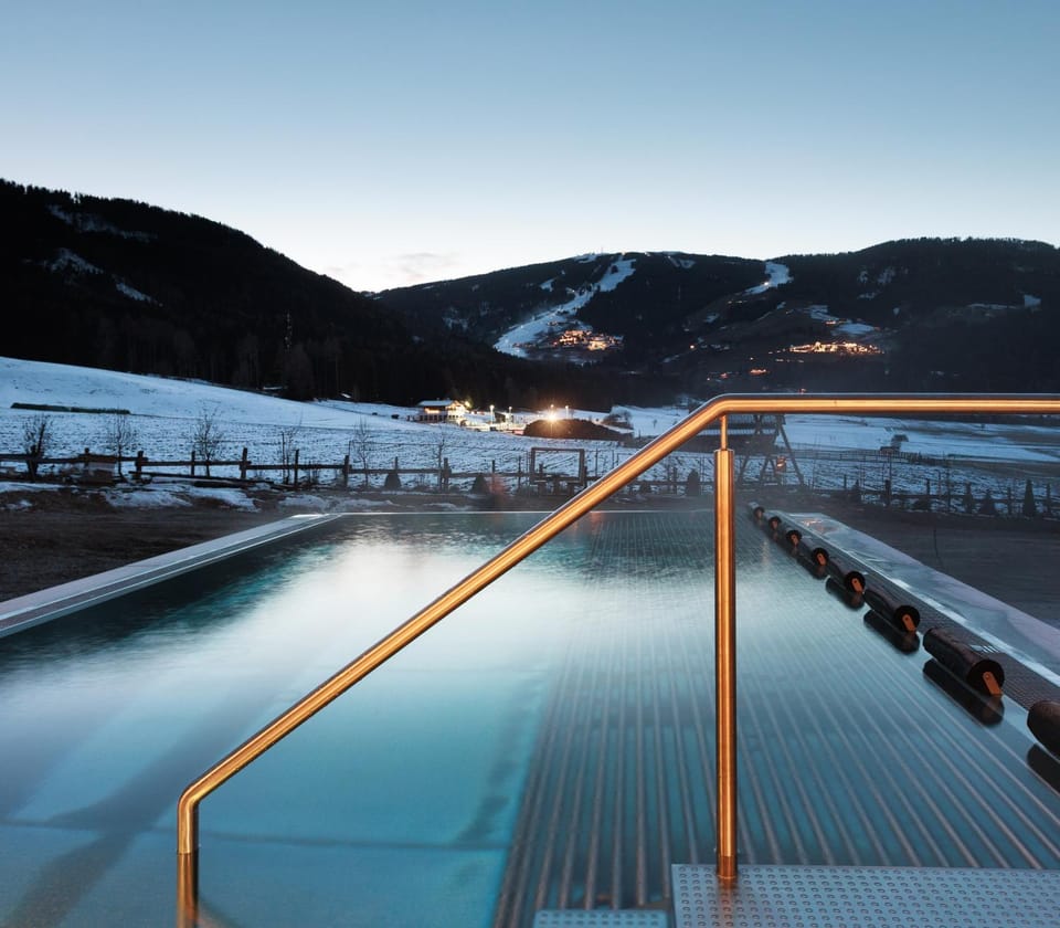 Hot Tub, Swimming pool
