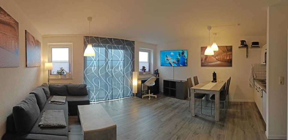 TV and multimedia, Kitchen or kitchenette, Living room, Seating area, Dining area