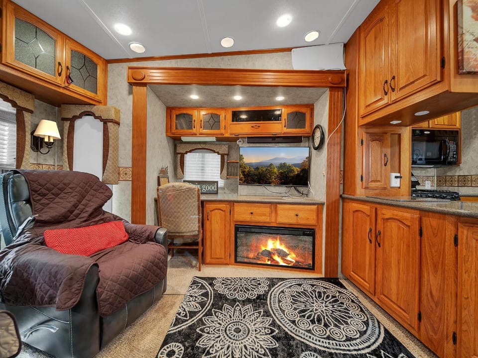 Glamping On Locust Ridge #1407 House in Sevier County