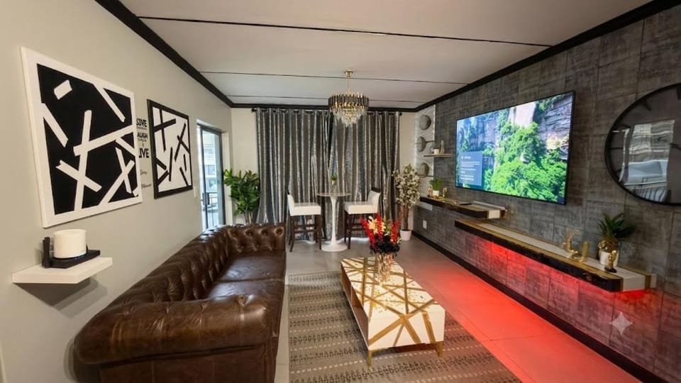 TV and multimedia, Living room, Seating area, Evening entertainment