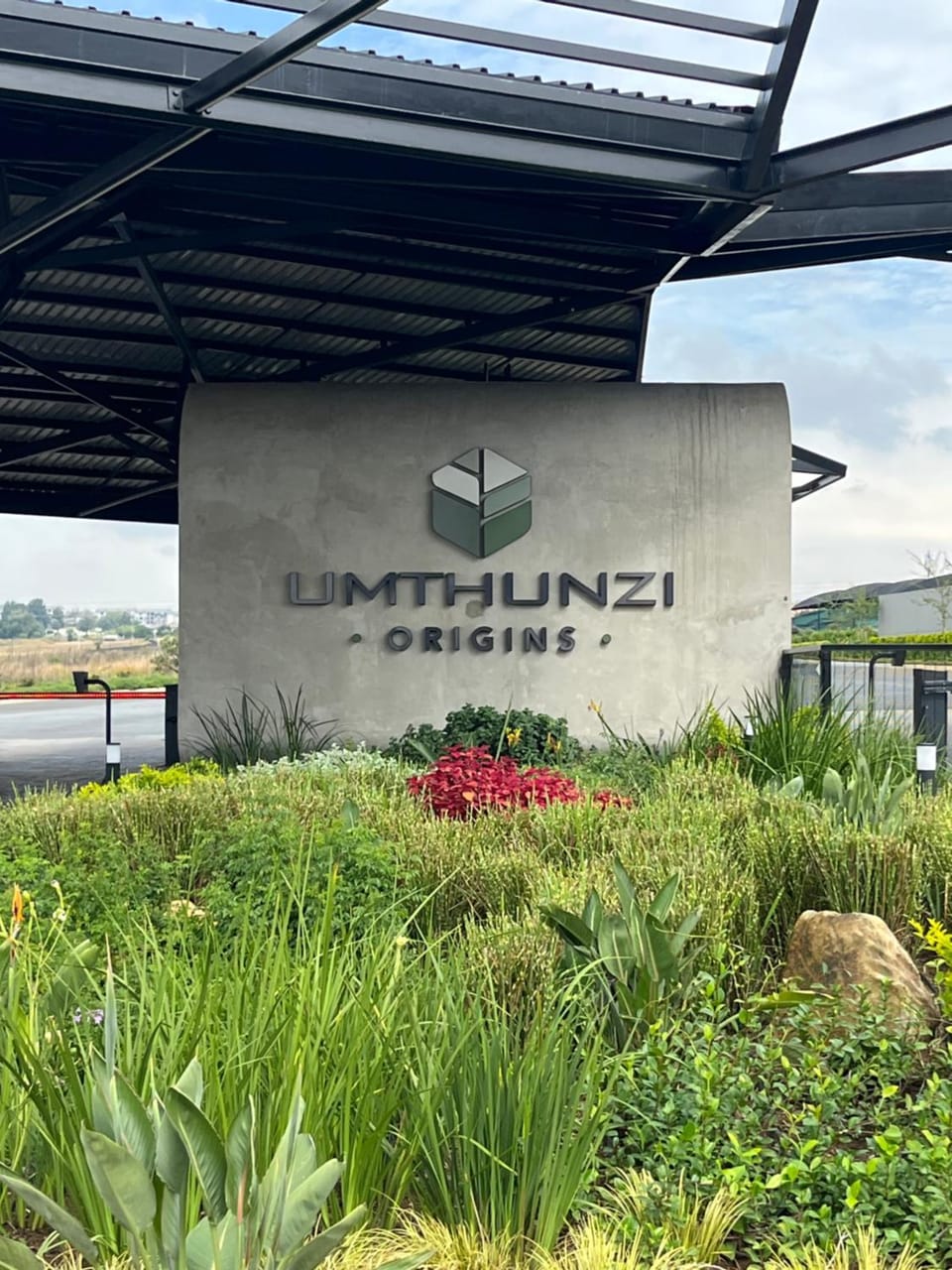 Property building, Property logo or sign, Natural landscape, Logo/Certificate/Sign, Street view