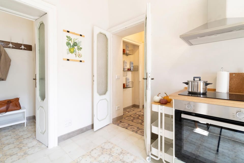 Kitchen or kitchenette, oven, stove