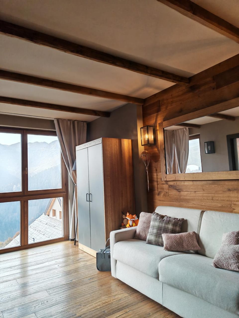 Living room, Photo of the whole room, Seating area