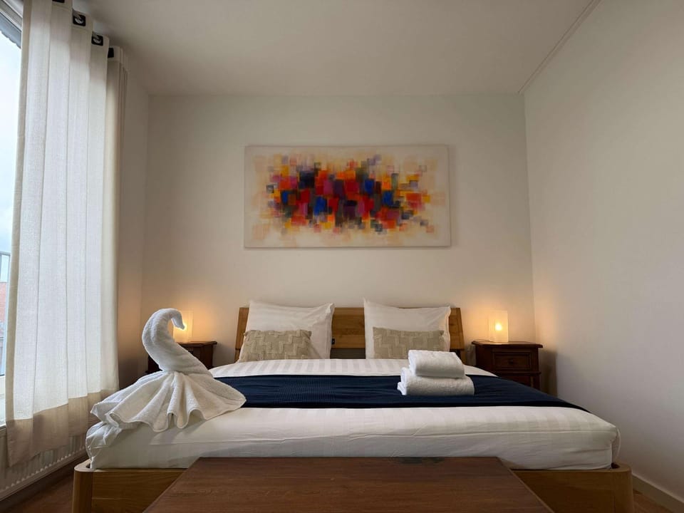 Photo of the whole room, Bedroom