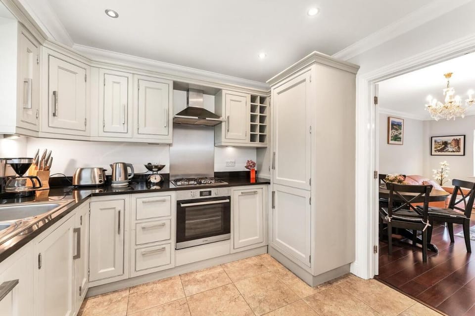Kitchen or kitchenette, oven, stove