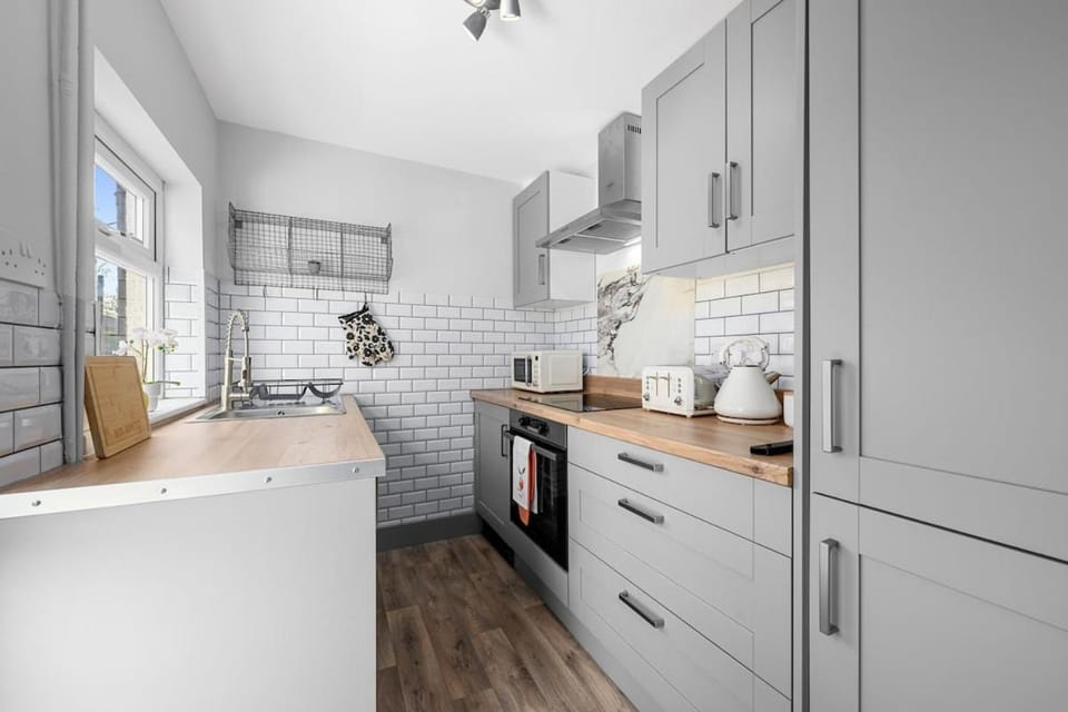 Kitchen or kitchenette, oven, stove