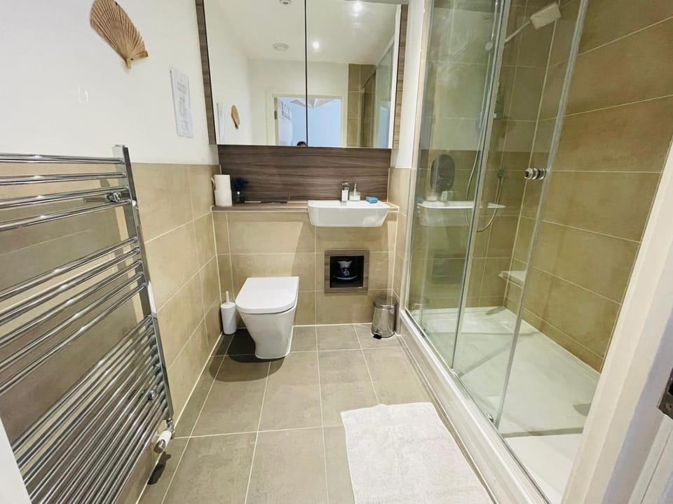 Double Bedroom with En-Suite Vacation rental in Wembley