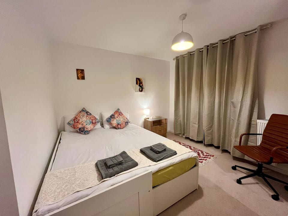 Double Bedroom with En-Suite Vacation rental in Wembley