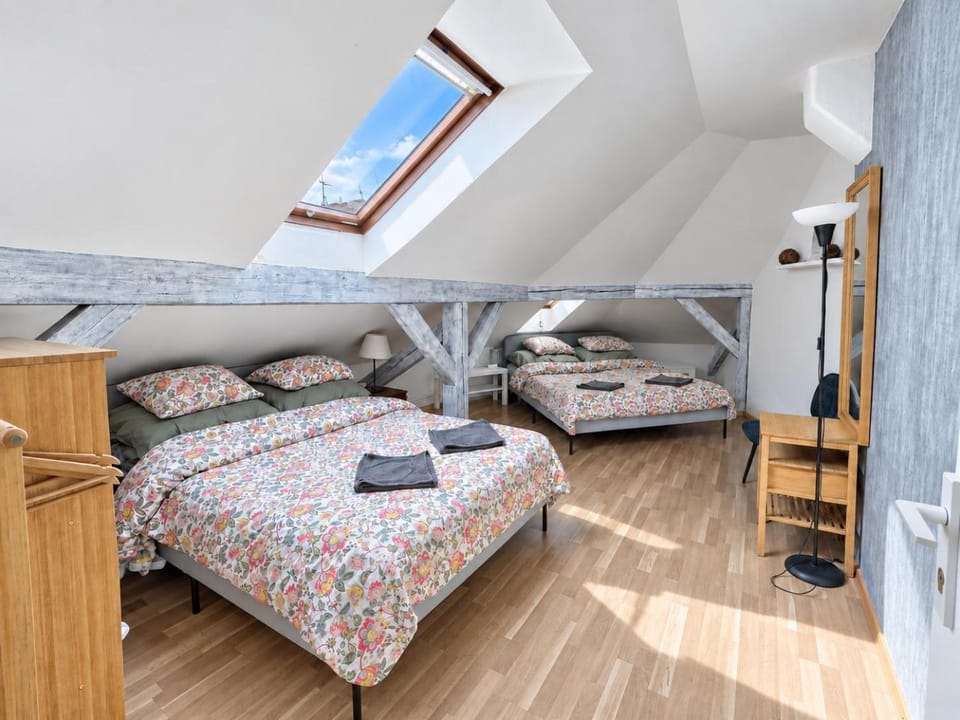 Bed, Photo of the whole room, Bedroom, towels