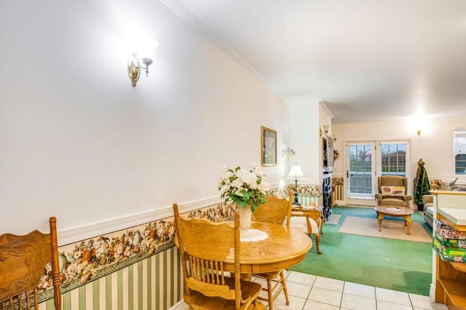 The Chattanooga at Judith Ann Inn House in Ocean Shores