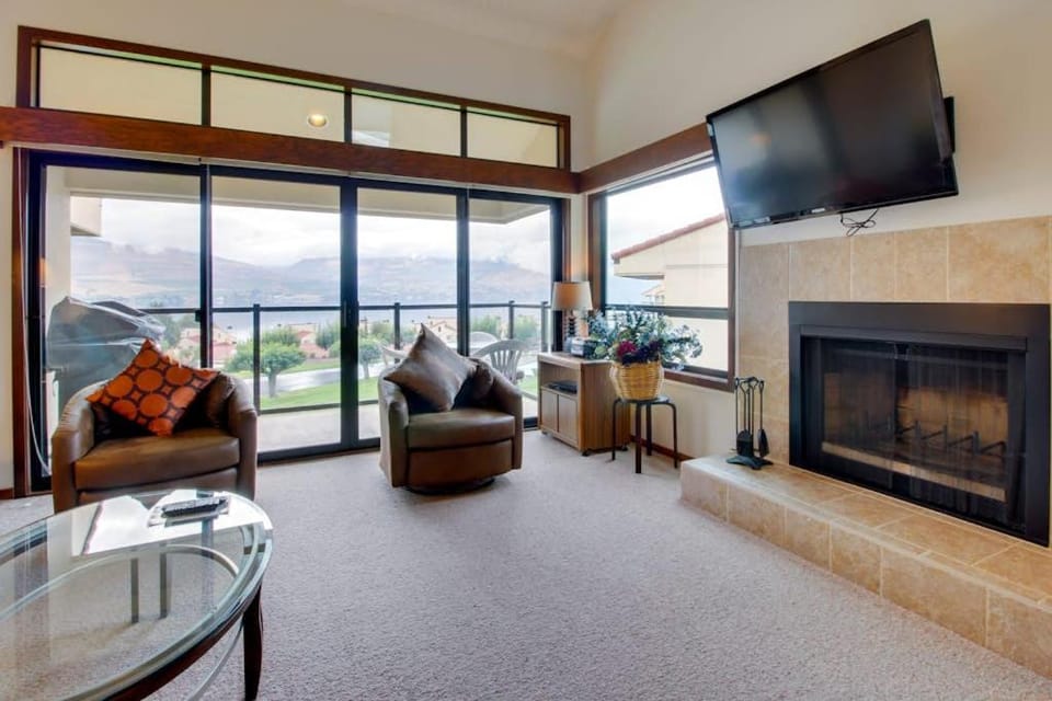 Lake Chelan Shores - Serenity by the Lake #15-9 Apartment in Chelan (In Town)