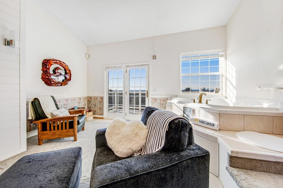 The Charlotte at Judith Ann Inn Apartment in Ocean Shores