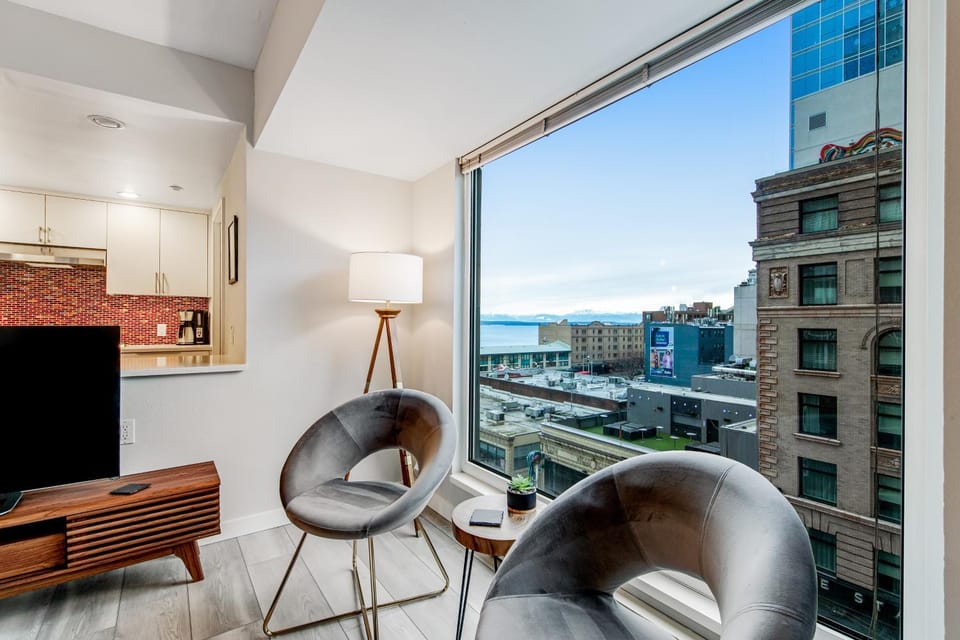Newmark Jewel Apartment in Pike Place Market