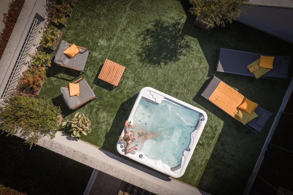Hot Tub, Balcony/Terrace, sunbed