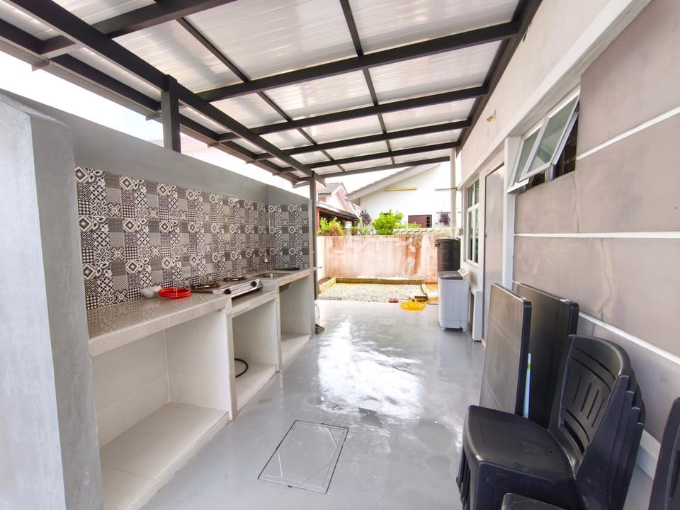 Kitchen or kitchenette, Seating area