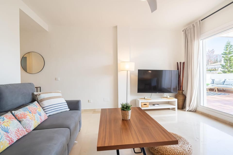 TV and multimedia, Living room, Seating area, Dining area, air conditioner