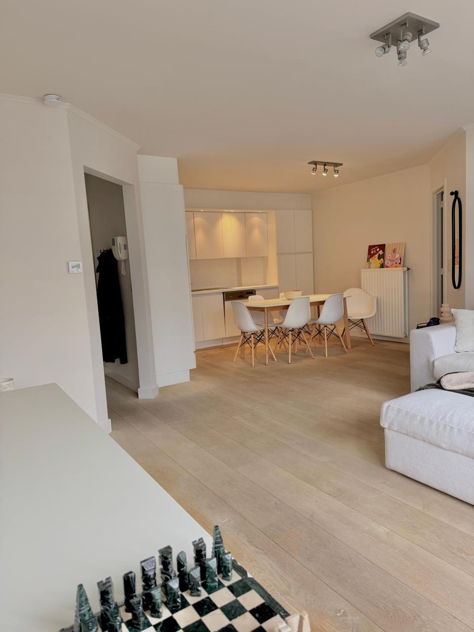 Kitchen or kitchenette, Living room, Seating area, Dining area