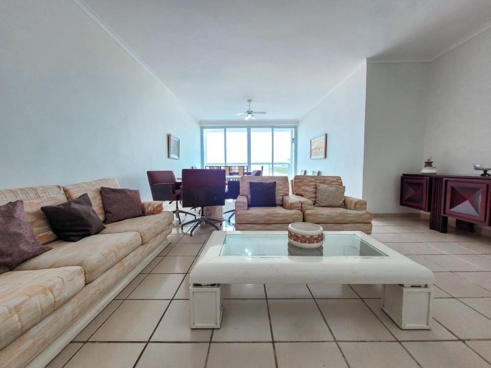 Luxo Frente Mar em Pitangueiras 200 m2 Apartment in State of São Paulo