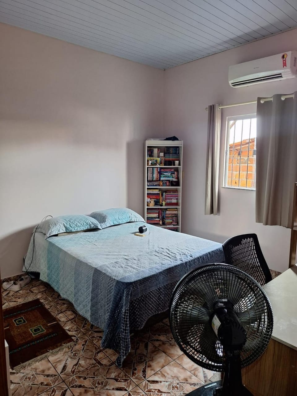 Bed, air conditioner