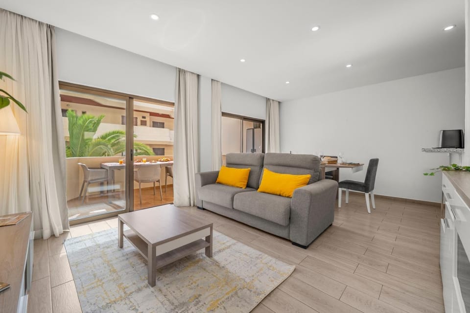 TV and multimedia, Balcony/Terrace, Living room, Dining area