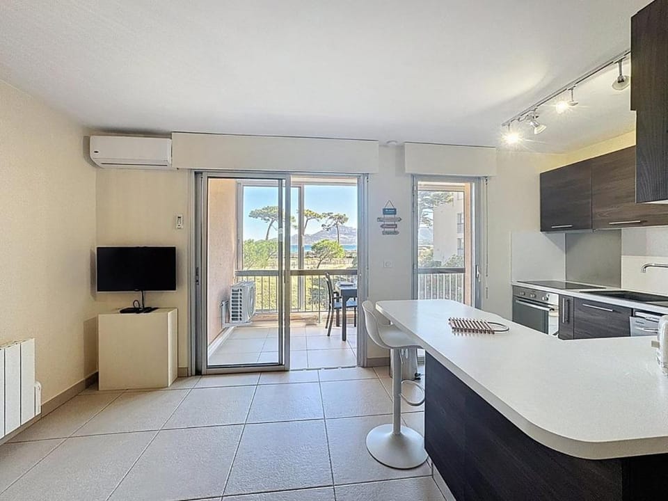 Vue Mer à Calvi – Le Paradis les Pieds dans l’Eau Apartment in Calvi