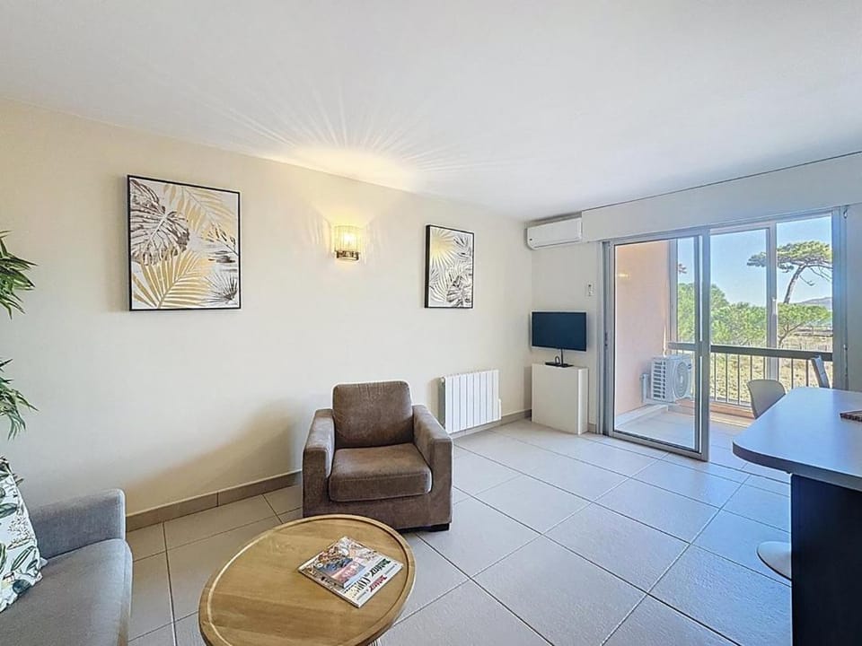 Vue Mer à Calvi – Le Paradis les Pieds dans l’Eau Apartment in Calvi