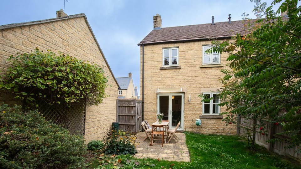Property building, Patio, Garden, Garden view